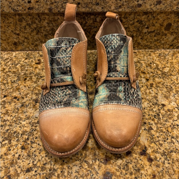 FreeBird Mabel Turquoise Black Faux Snakeskin Light Oxfords Size 8 VGUC - Picture 3 of 9